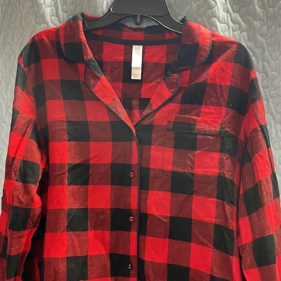 Button Flannel pajama top - Picture 2 of 8
